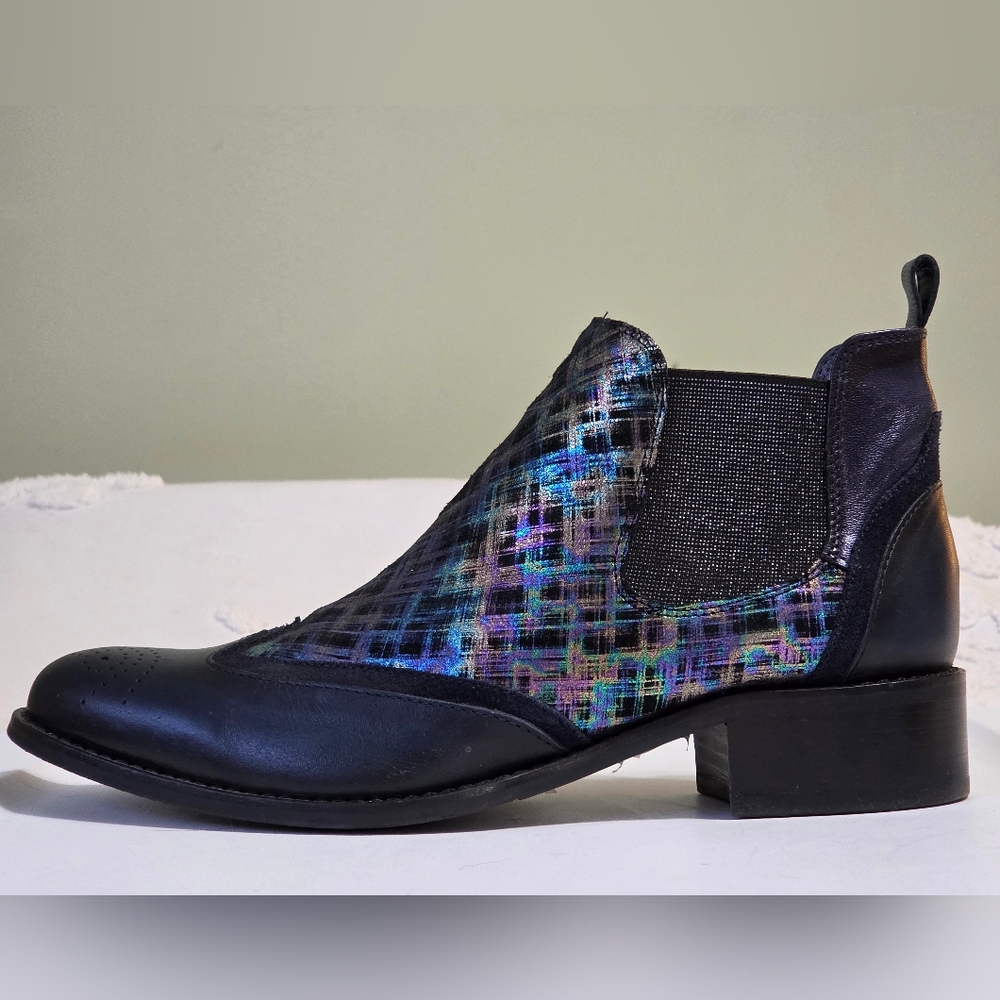 🌈 Unity in Diversity Navy Metallic Rainbow Wingtip Chelsea Ankle Boots Sz 10
